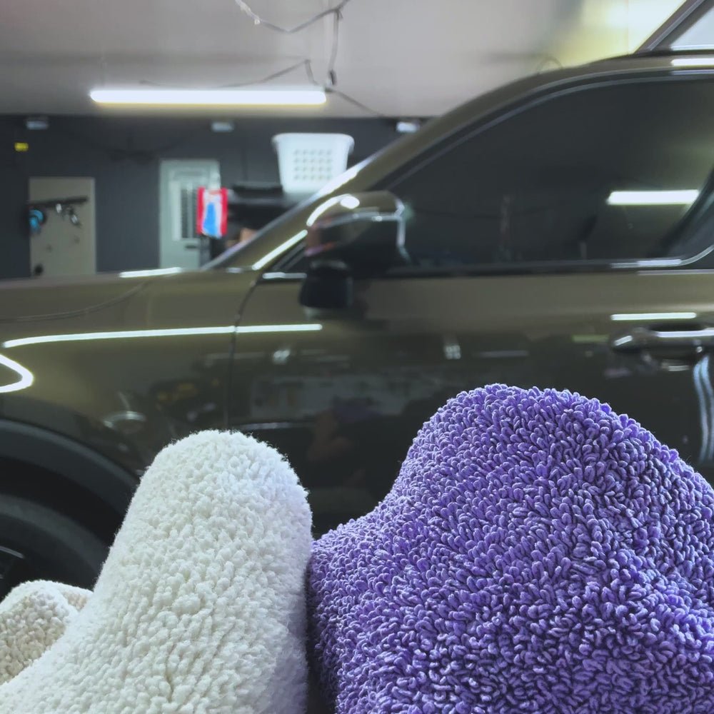 How to Use a Car Wash Mitt Properly: Ultimate Guide for Shiny Cars