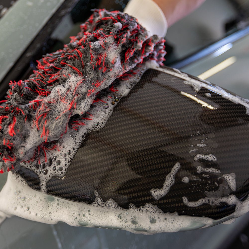 How to Use a Car Wash Mitt Properly: Ultimate Guide for Shiny Cars